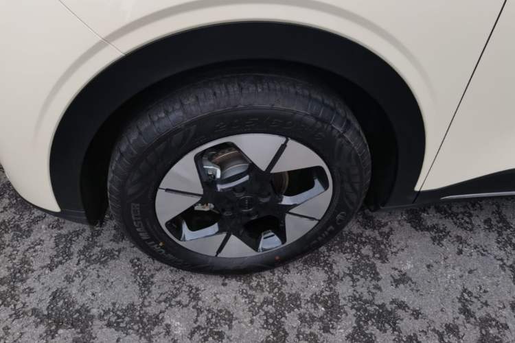 Used Geely Galaxy Geome 2025 UP 410km Exploration+ Edition Left Front Wheel Hub