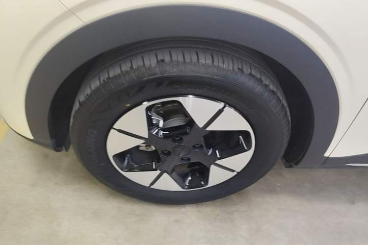 Used Geely Galaxy Geome 2025 310km Dream Edition Left Front Wheel Hub