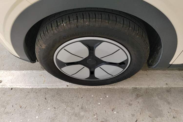 Used Geely Galaxy Geome 2025 310km Youth Edition Left Front Wheel Hub