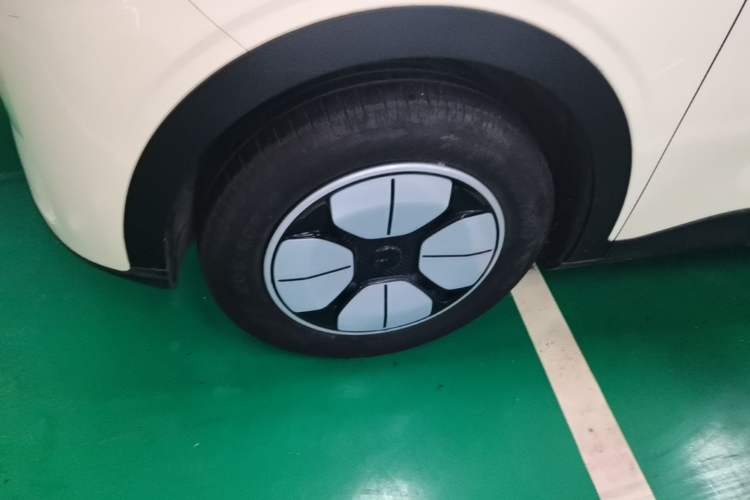 Used Geely Galaxy Geome 2025 310km Youth Edition Left Front Wheel Hub