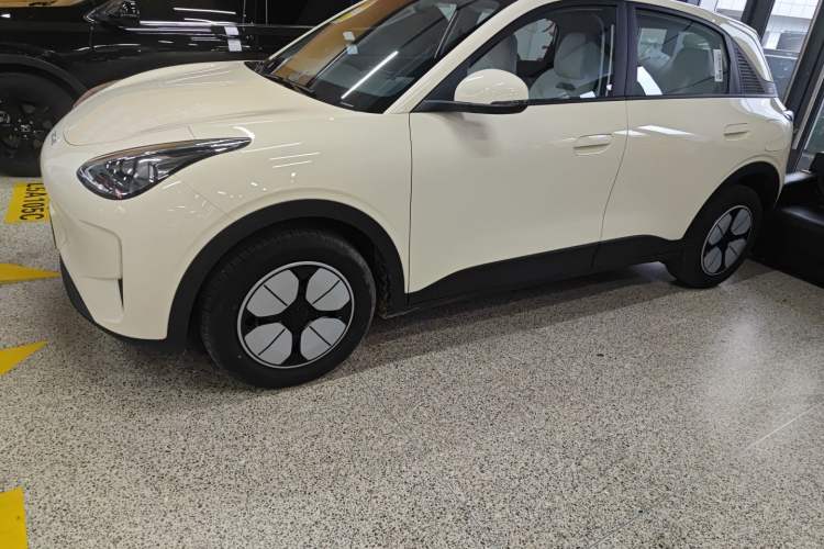 Used Geely Galaxy Geome 2025 410 km Free Version Left Side
