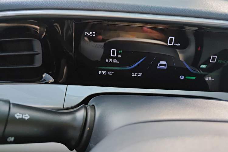 Used Geely Galaxy Geome 2025 310km Dream Edition Odometer Close Up
