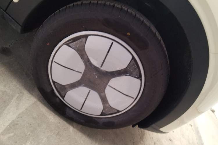 Used Geely Galaxy Geome 2025 310km Youth Edition Right Front Wheel Hub