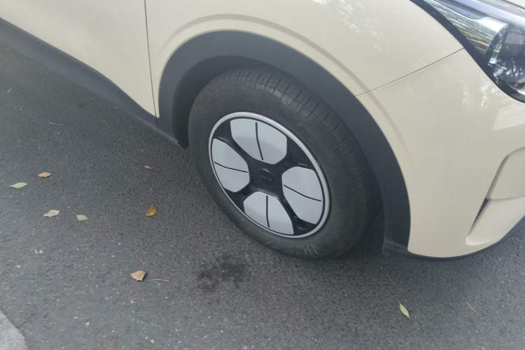 Used Geely Galaxy Geome 2025 310km Youth Edition Right Front Wheel Hub