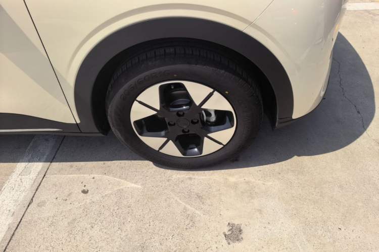 Used Geely Galaxy Geome 2025 UP 410km Exploration Edition Right Front Wheel Hub