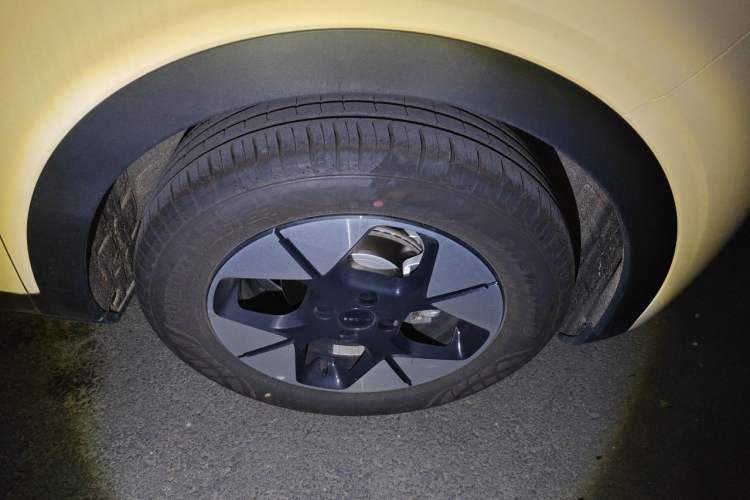 Used Geely Galaxy Geome 2025 UP 410km Exploration Edition Right Front Wheel Hub