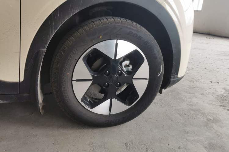 Used Geely Galaxy Geome 2025 310km Dream Edition Right Front Wheel Hub