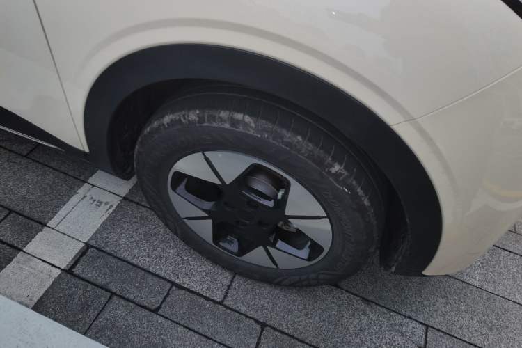 Used Geely Galaxy Geome 2025 UP 410km Exploration Edition Right Front Wheel Hub