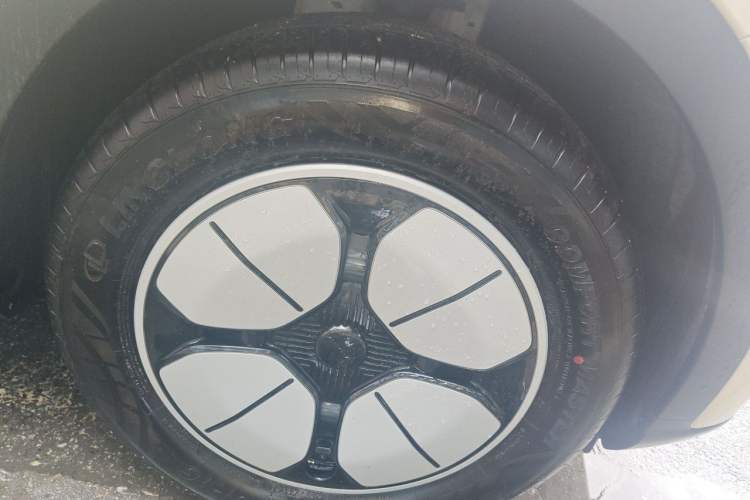 Used Geely Galaxy Geome 2025 310km Youth Edition Right Front Wheel Hub