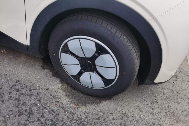 Used Geely Galaxy Geome 2025 310km Youth Edition Right Front Wheel Hub