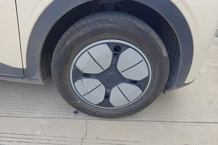 Used Geely Galaxy Geome 2025 310km Youth Edition Right Front Wheel Hub