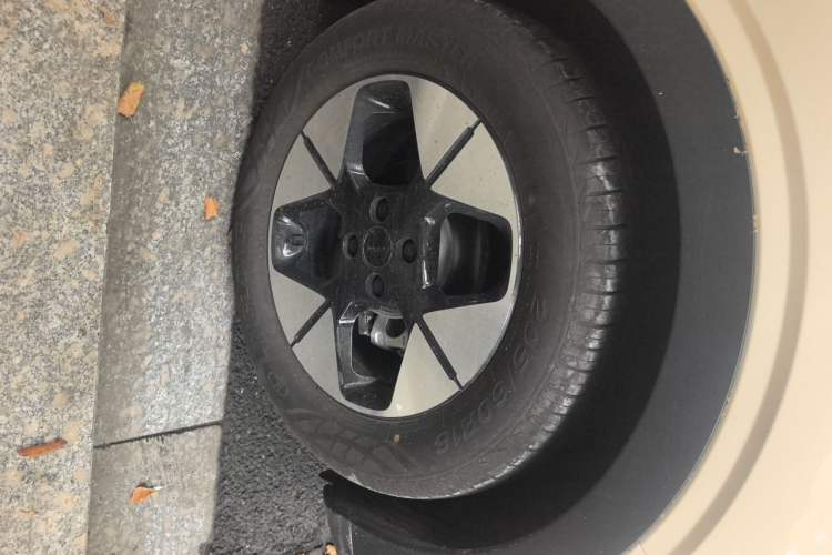 Used Geely Galaxy Geome 2025 310km Dream Edition Right Front Wheel Hub