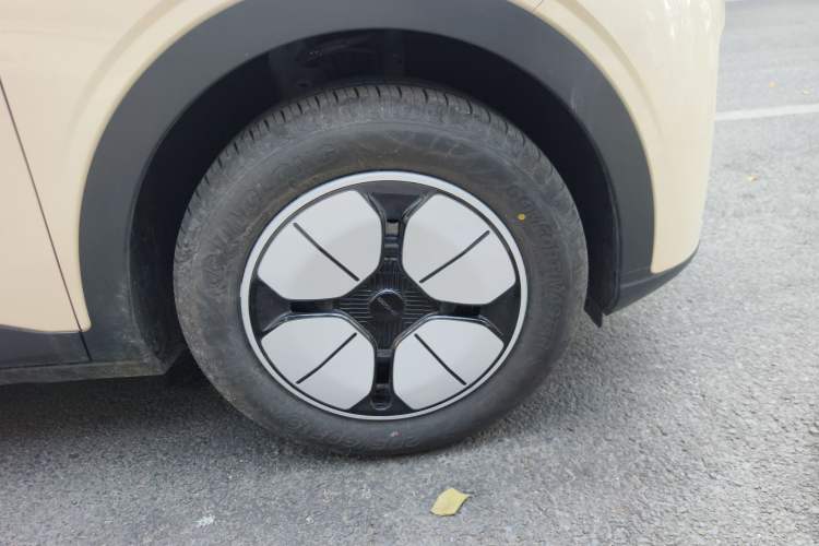 Used Geely Galaxy Geome 2025 310km Youth Edition Right Front Wheel Hub