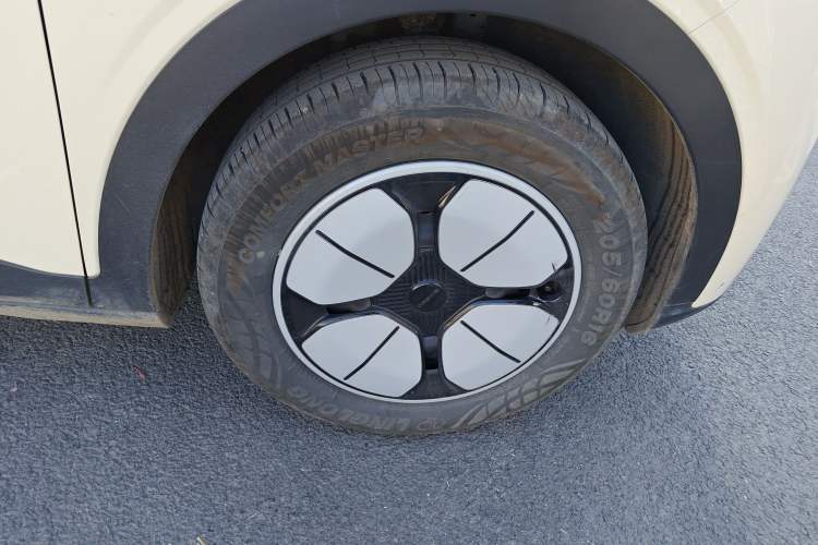 Used Geely Galaxy Geome 2025 310km Youth Edition Right Front Wheel Hub