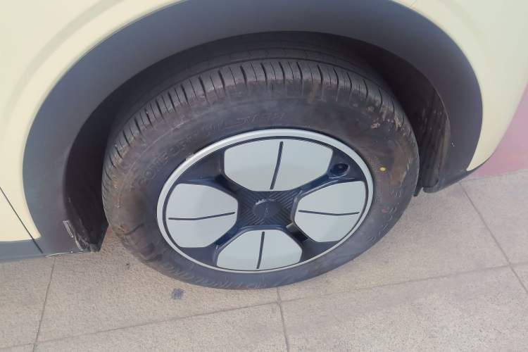Used Geely Galaxy Geome 2025 310km Youth Edition Right Front Wheel Hub