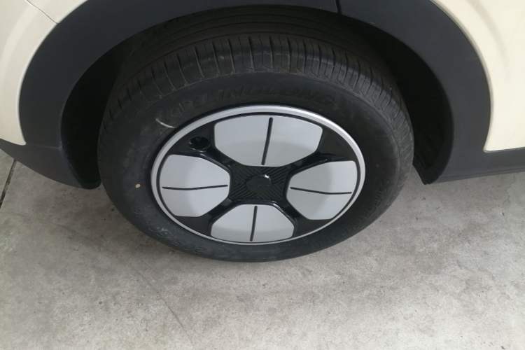 Used Geely Galaxy Geome 2025 410 km Free Version Right Rear Wheel Hub