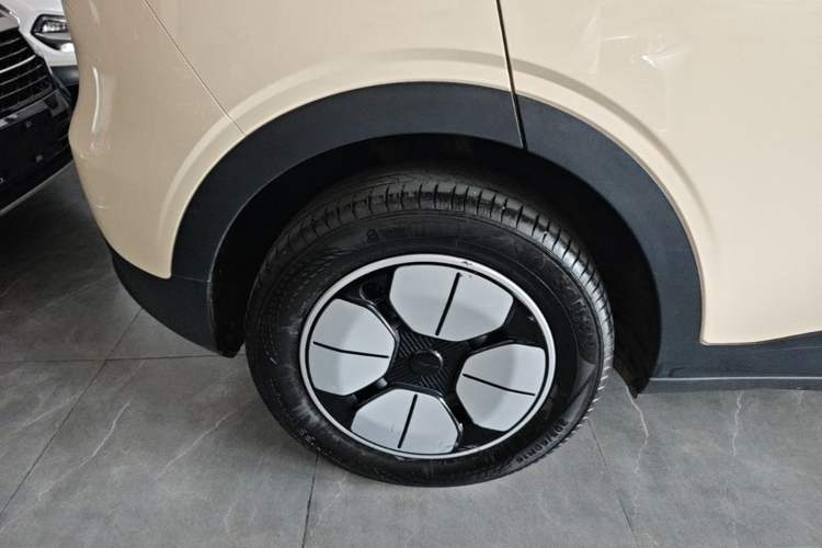 Used Geely Galaxy Geome 2025 310km Youth Edition Right Rear Wheel Hub