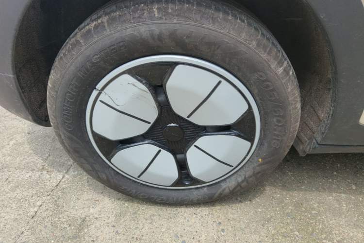 Used Geely Galaxy Geome 2025 310km Youth Edition Right Rear Wheel Hub