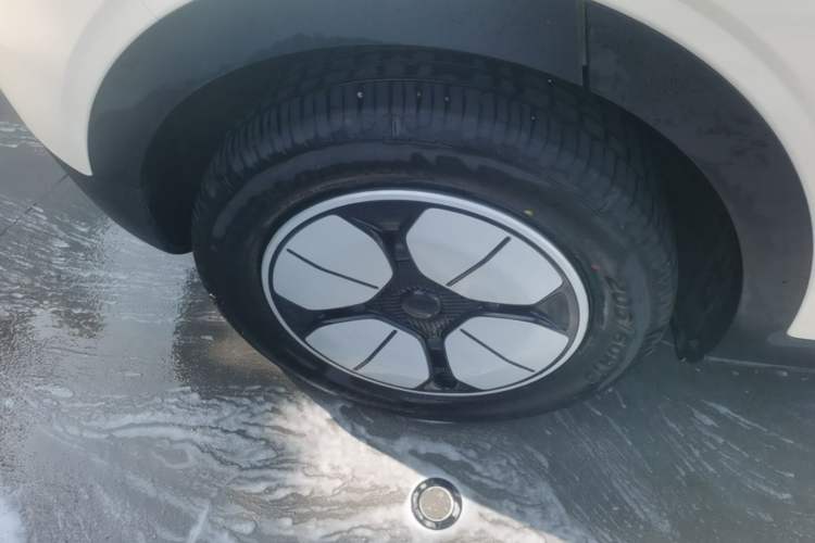 Used Geely Galaxy Geome 2025 310km Youth Edition Right Rear Wheel Hub