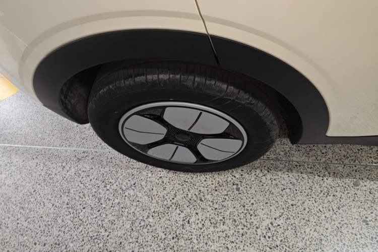 Used Geely Galaxy Geome 2025 410 km Free Version Right Rear Wheel Hub