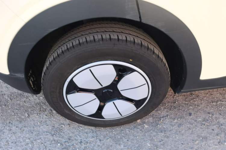 Used Geely Galaxy Geome 2025 310km Youth Edition Right Rear Wheel Hub