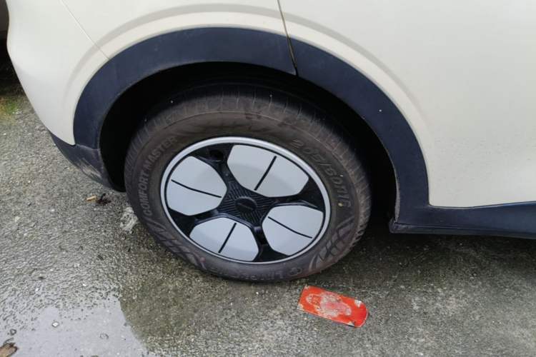 Used Geely Galaxy Geome 2025 310km Youth Edition Right Rear Wheel Hub