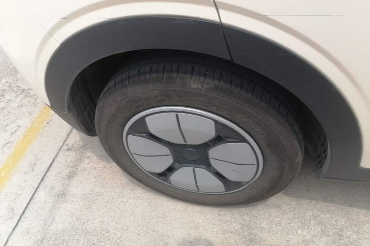 Used Geely Galaxy Geome 2025 310km Youth Edition Right Rear Wheel Hub