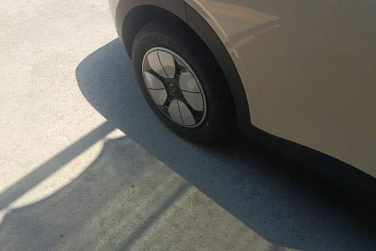 Used Geely Galaxy Geome 2025 410 km Free Version Right Rear Wheel Hub