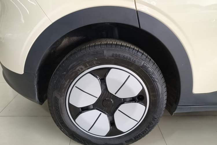 Used Geely Galaxy Geome 2025 310km Youth Edition Right Rear Wheel Hub
