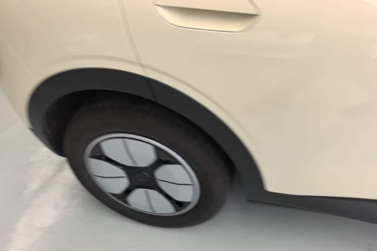 Used Geely Galaxy Geome 2025 310km Youth Edition Right Rear Wheel Hub