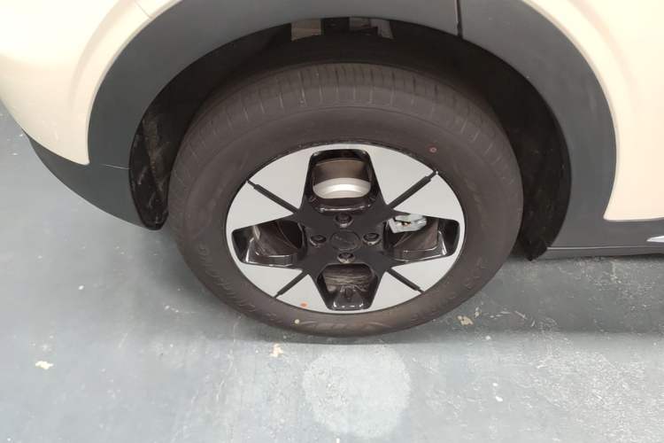 Used Geely Galaxy Geome 2025 UP 410km Exploration Edition Right Rear Wheel Hub