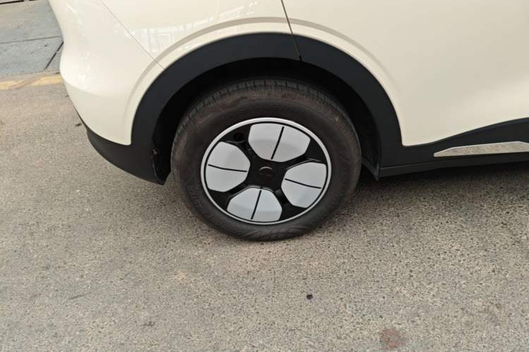 Used Geely Galaxy Geome 2025 310km Youth Edition Right Rear Wheel Hub