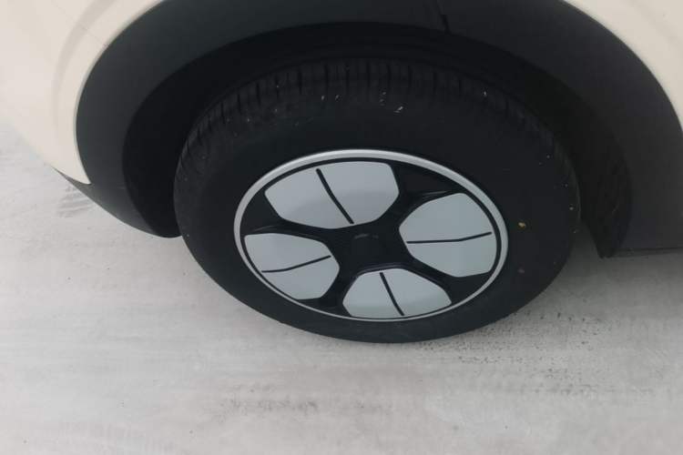 Used Geely Galaxy Geome 2025 310km Youth Edition Right Rear Wheel Hub