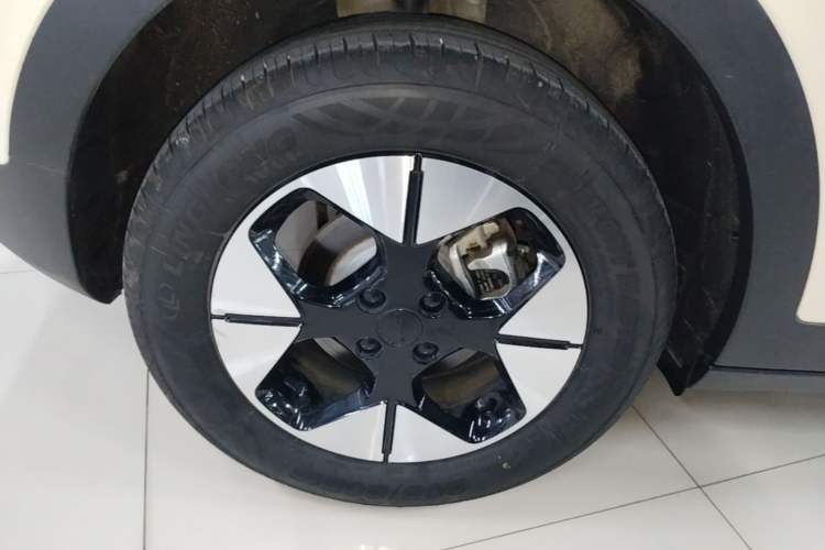Used Geely Galaxy Geome 2025 UP 410km Exploration+ Edition Right Rear Wheel Hub