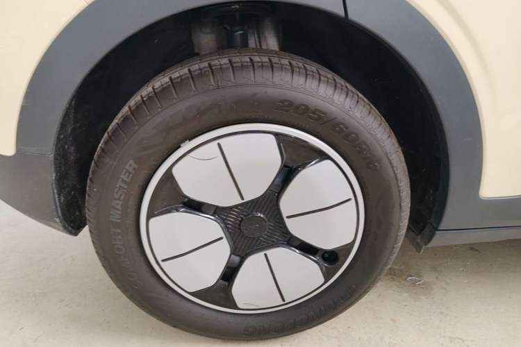 Used Geely Galaxy Geome 2025 310km Youth Edition Right Rear Wheel Hub