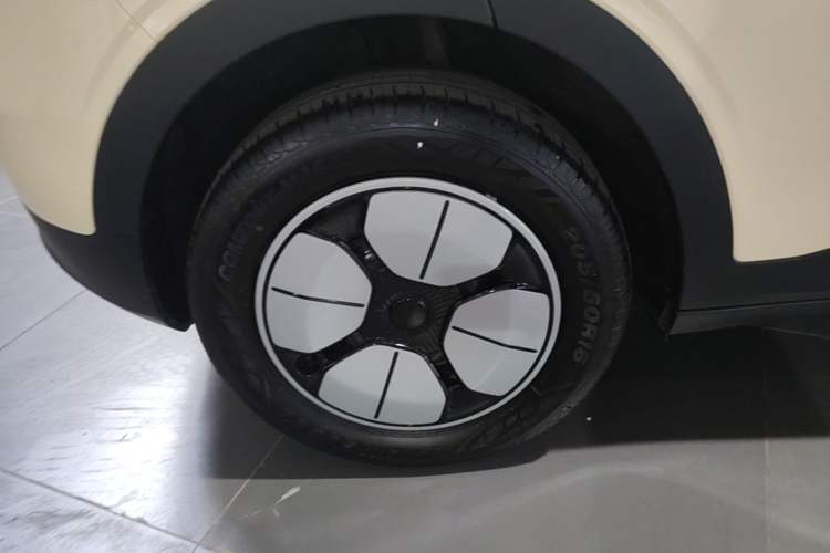 Used Geely Galaxy Geome 2025 310km Youth Edition Right Rear Wheel Hub