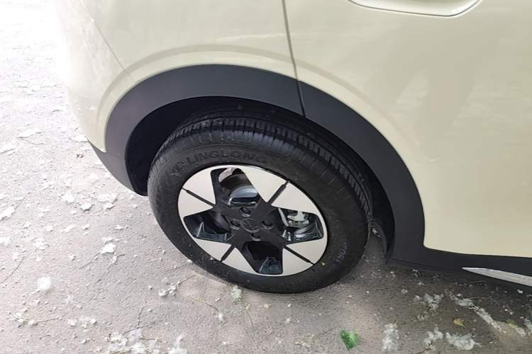 Used Geely Galaxy Geome 2025 UP 410km Exploration+ Edition Right Rear Wheel Hub