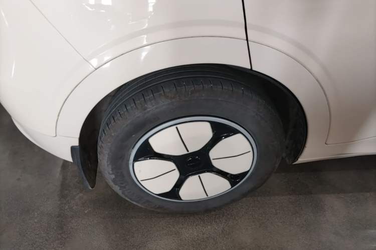 Used Geely Galaxy Geome 2025 310km Youth Edition Right Rear Wheel Hub
