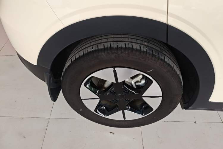 Used Geely Galaxy Geome 2025 UP 410km Exploration Edition Right Rear Wheel Hub