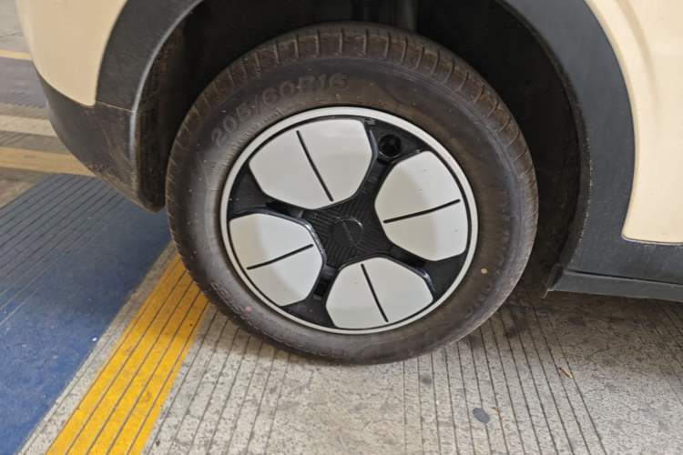 Used Geely Galaxy Geome 2025 310km Youth Edition Right Rear Wheel Hub