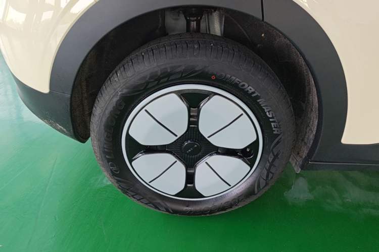 Used Geely Galaxy Geome 2025 310km Youth Edition Right Rear Wheel Hub