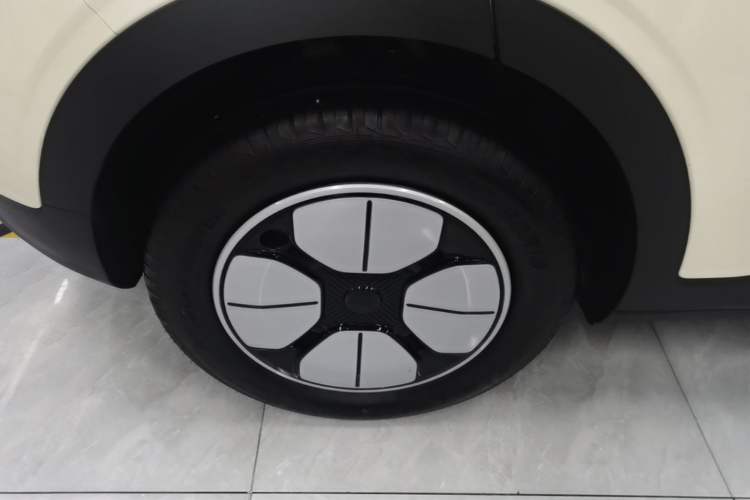 Used Geely Galaxy Geome 2025 310km Youth Edition Right Rear Wheel Hub