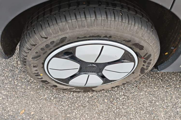 Used Geely Galaxy Geome 2025 310km Youth Edition Right Rear Wheel Hub