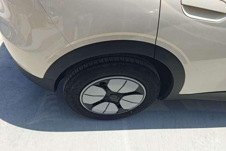Used Geely Galaxy Geome 2025 310km Youth Edition Right Rear Wheel Hub