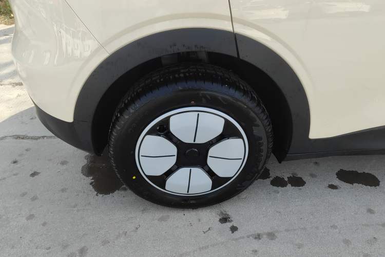 Used Geely Galaxy Geome 2025 410 km Free Version Right Rear Wheel Hub
