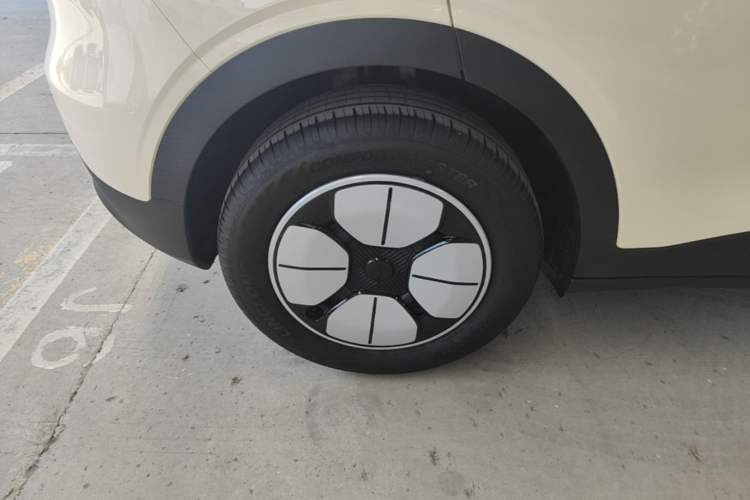 Used Geely Galaxy Geome 2025 310km Youth Edition Right Rear Wheel Hub