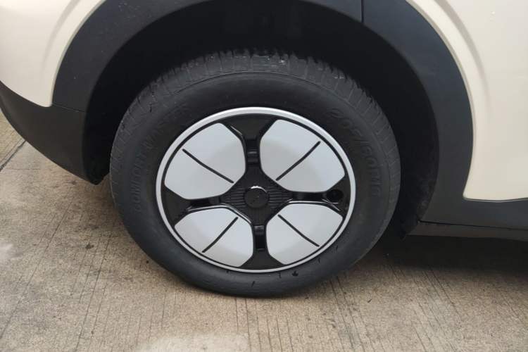 Used Geely Galaxy Geome 2025 310km Youth Edition Right Rear Wheel Hub