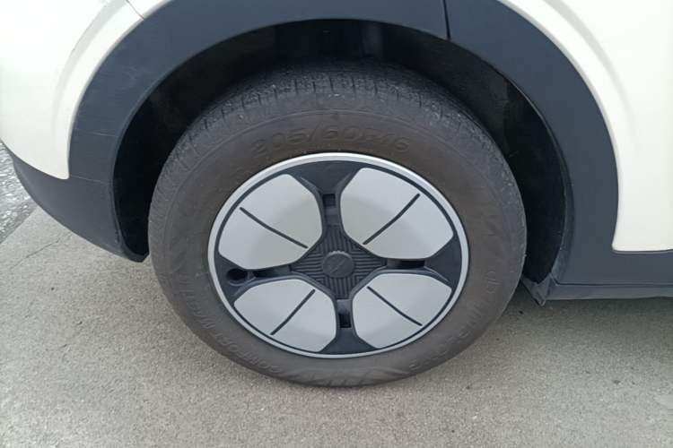 Used Geely Galaxy Geome 2025 310km Youth Edition Right Rear Wheel Hub