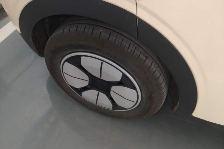 Used Geely Galaxy Geome 2025 310km Youth Edition Right Rear Wheel Hub