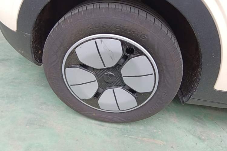 Used Geely Galaxy Geome 2025 310km Youth Edition Right Rear Wheel Hub